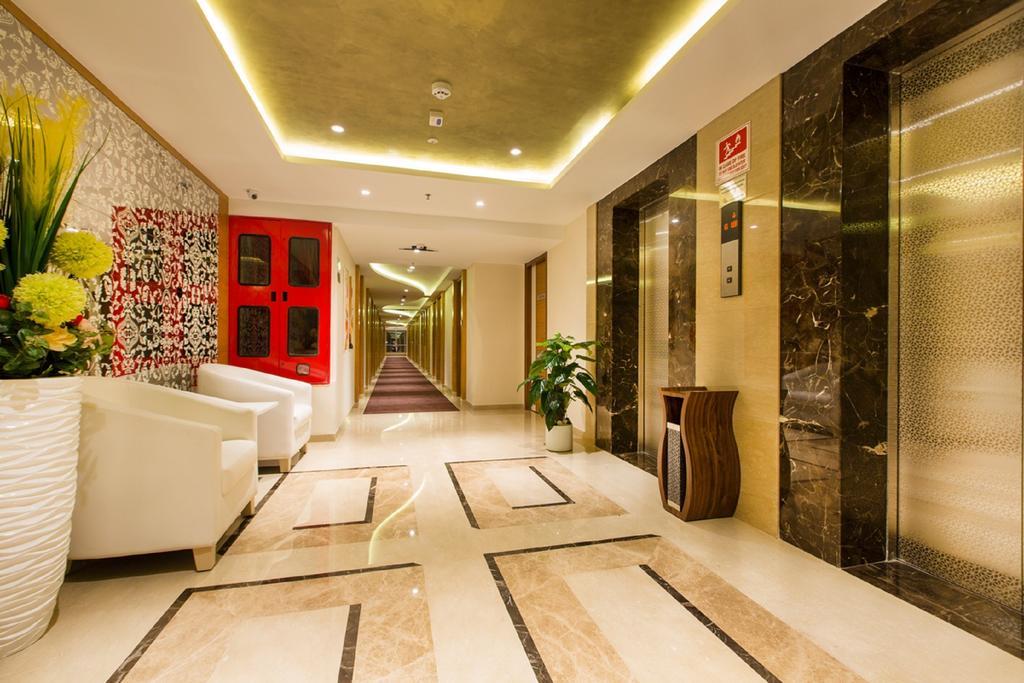 Pai Viceroy Hotel Tirupati Buitenkant foto