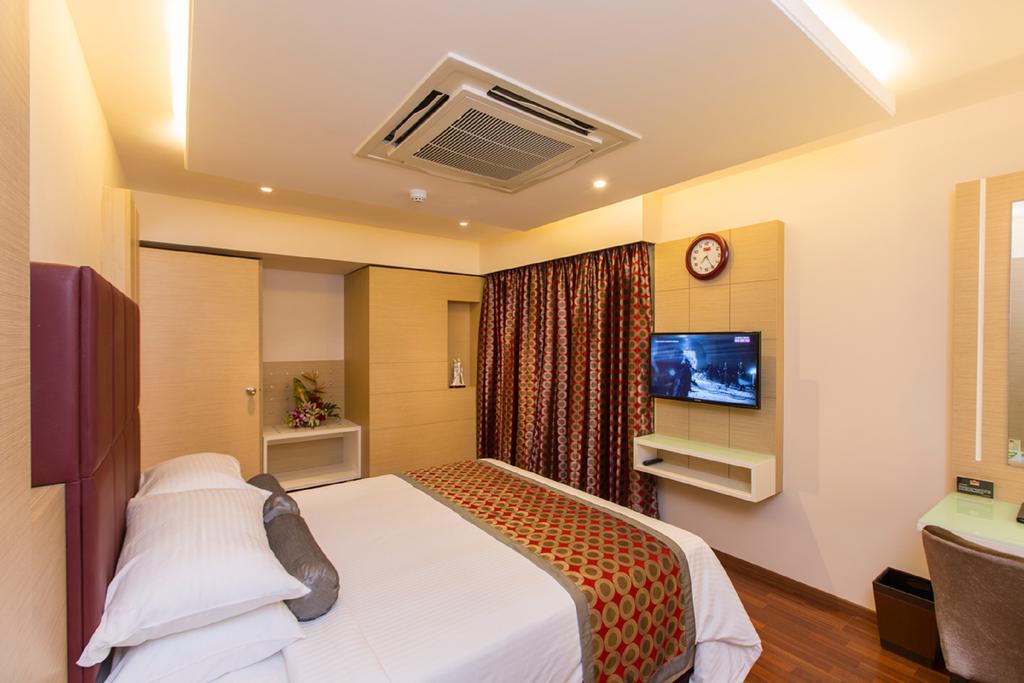 Pai Viceroy Hotel Tirupati Buitenkant foto