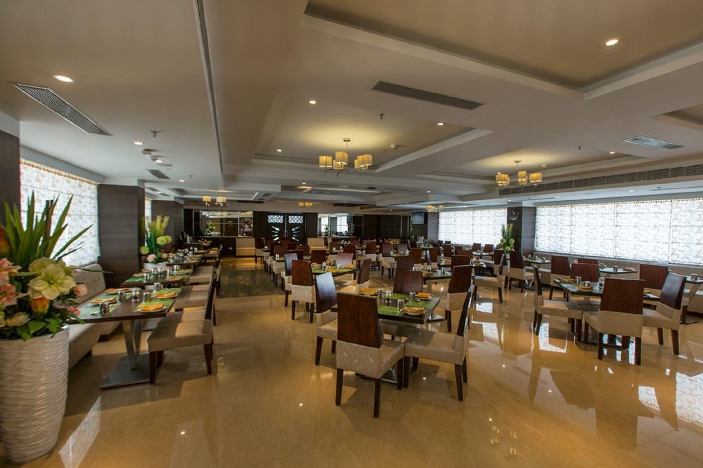 Pai Viceroy Hotel Tirupati Buitenkant foto