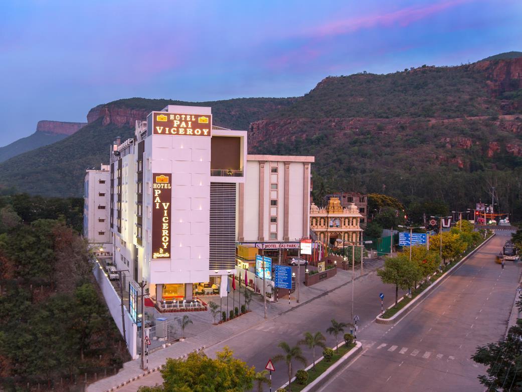 Pai Viceroy Hotel Tirupati Buitenkant foto