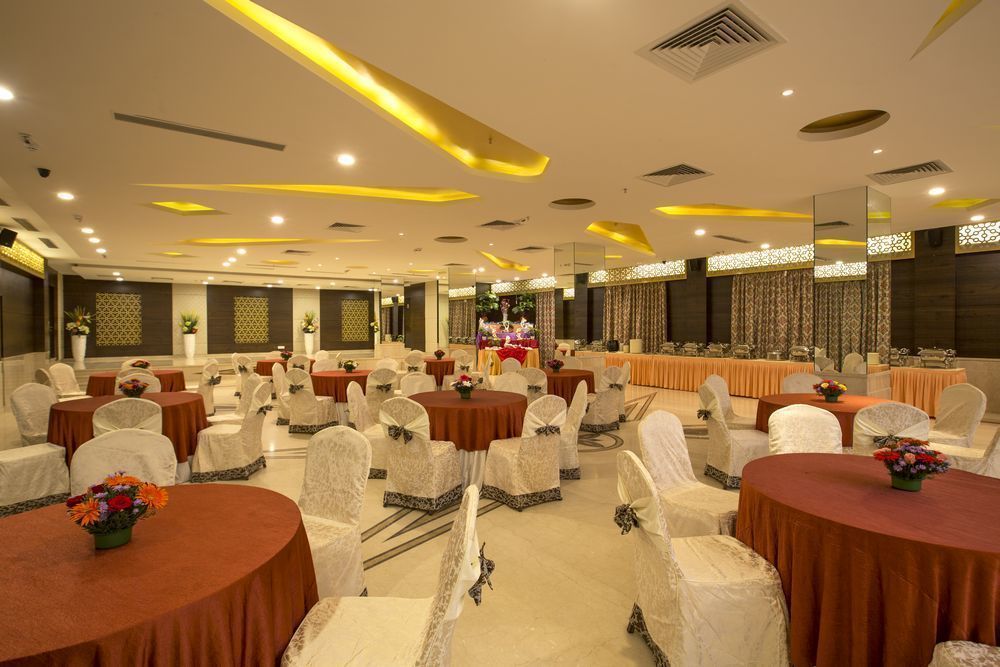 Pai Viceroy Hotel Tirupati Buitenkant foto