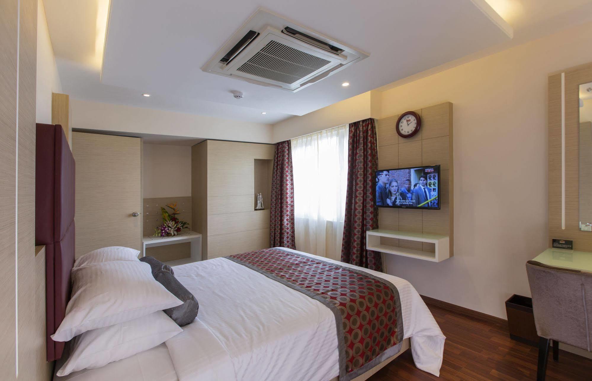 Pai Viceroy Hotel Tirupati Buitenkant foto