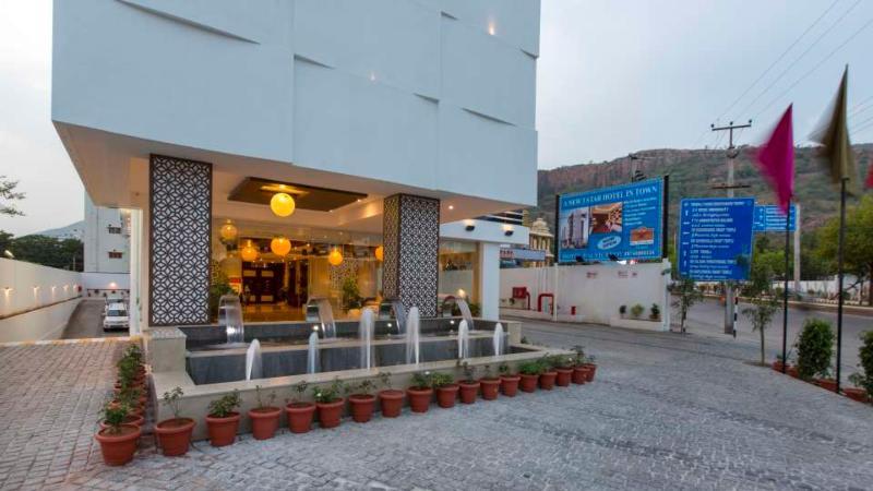 Pai Viceroy Hotel Tirupati Buitenkant foto